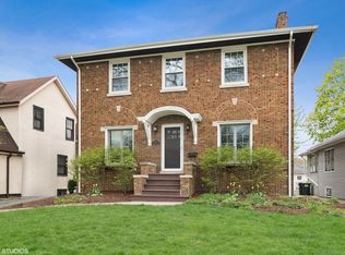 376 Bartram Rd, Riverside, IL 60546