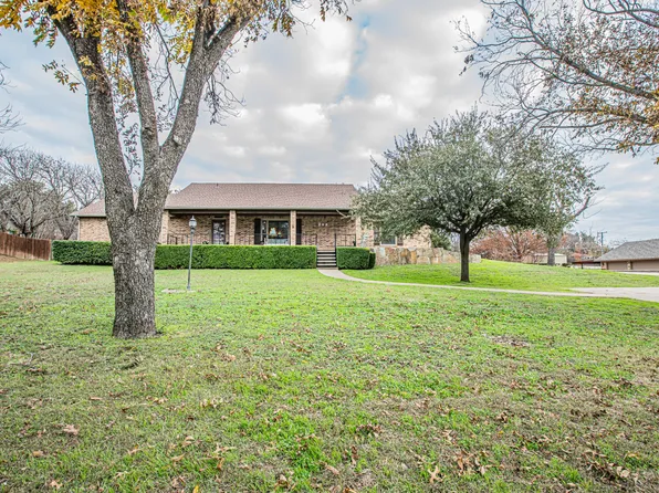208 Paint Pony Trl N, Fort Worth, TX 76108