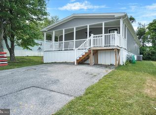 132 Carbridge Rd W, Stewartstown, PA 17363