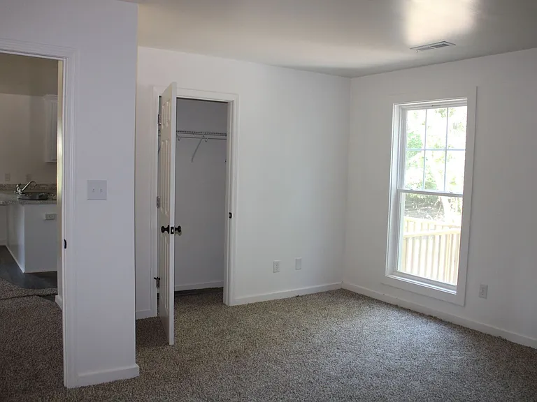 2827 Lancaster Dr — Photo 10