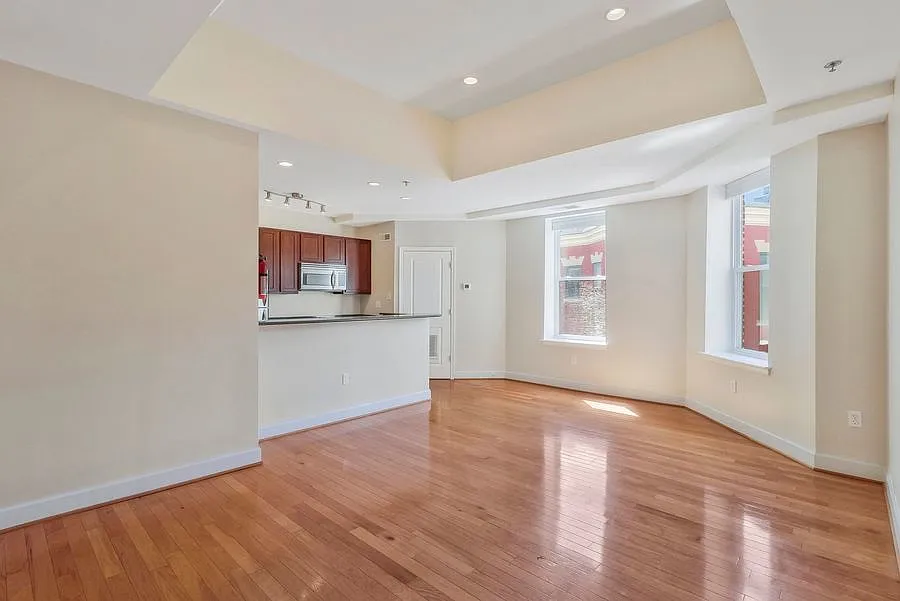 Bright Two-Bedroom on U Street w/ Courtyard! - Perfect Location — Photo 3