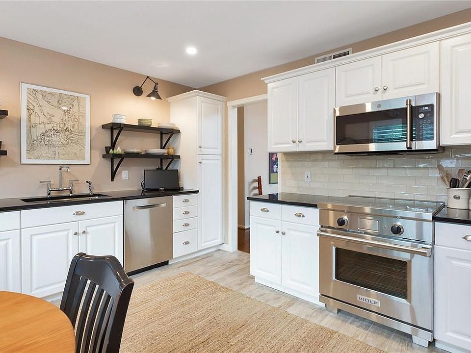 1st image of 950 Heritage Hills #A