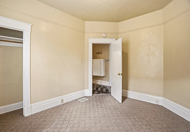 1011 E Augusta Ave — Photo 18