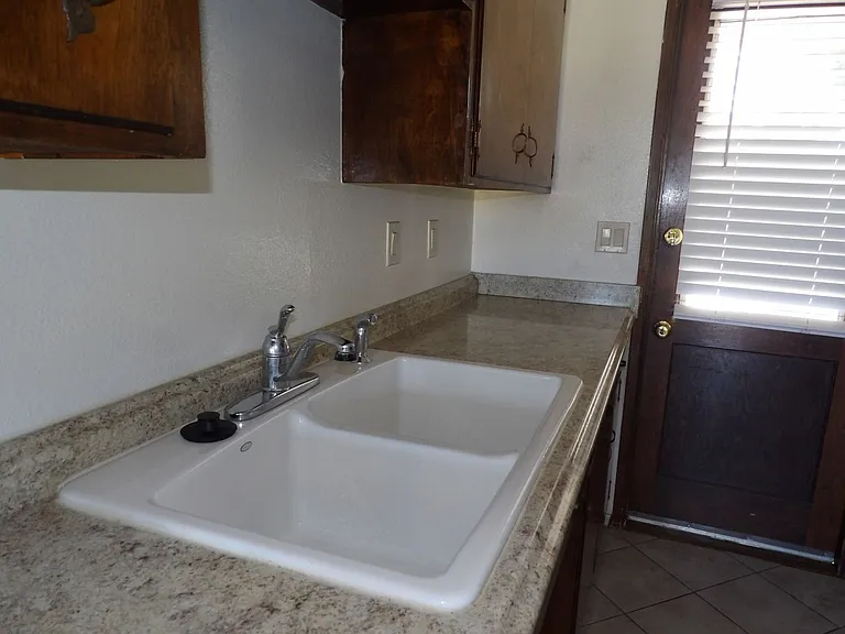 504 1/2 W Walnut Ave #A — Photo 6