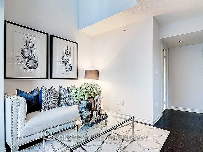 386 Yonge St #1112 — Photo 11