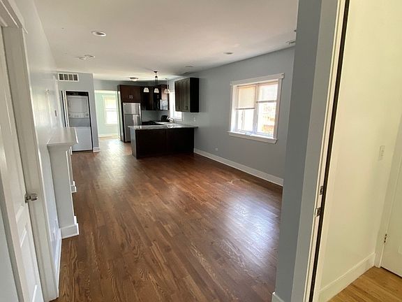 4th image of 5811 W Melrose St #2