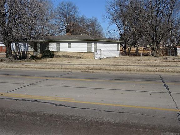 4th image of 327 W Blue Starr Dr