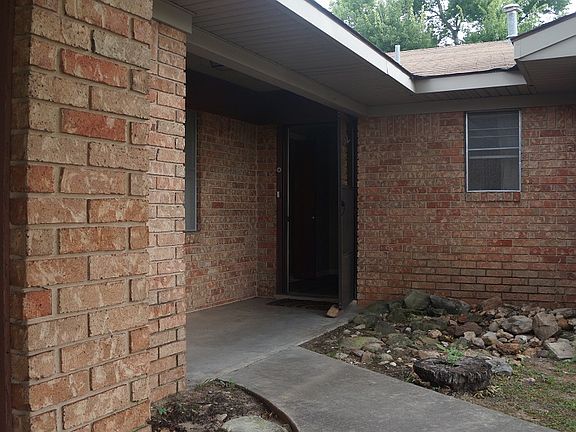 2nd image of 277 Woodland Ave