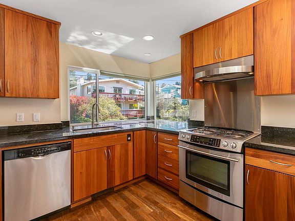 3rd image of 1818A 11th Ave W