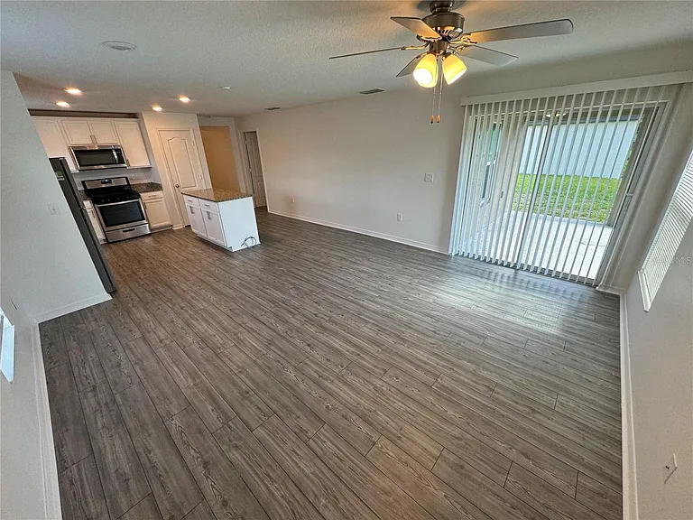 233 Kensington View Blvd — Photo 5