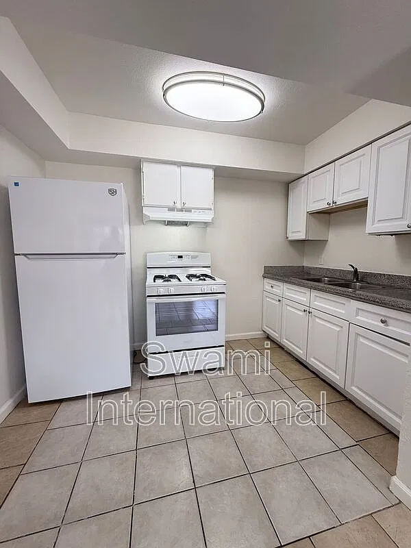 4 bed, 2.0 bath, 1100 sqft, $2,995 — Photo 2