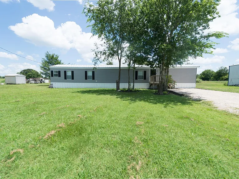 2592 County Road 152 — Photo 2