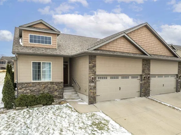 1215 Copper Mountain Dr, North Liberty, IA 52317