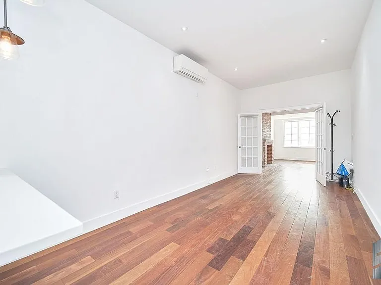 207 N 6th St #4R — Photo 5