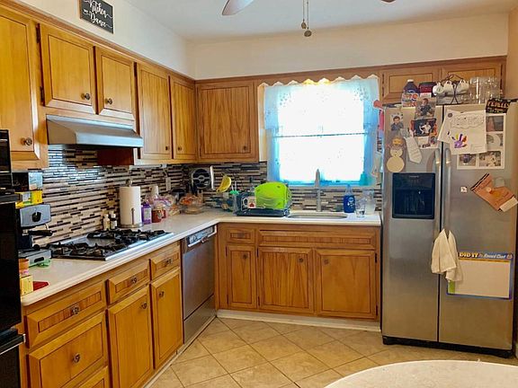 5th image of 137 Durant Ave