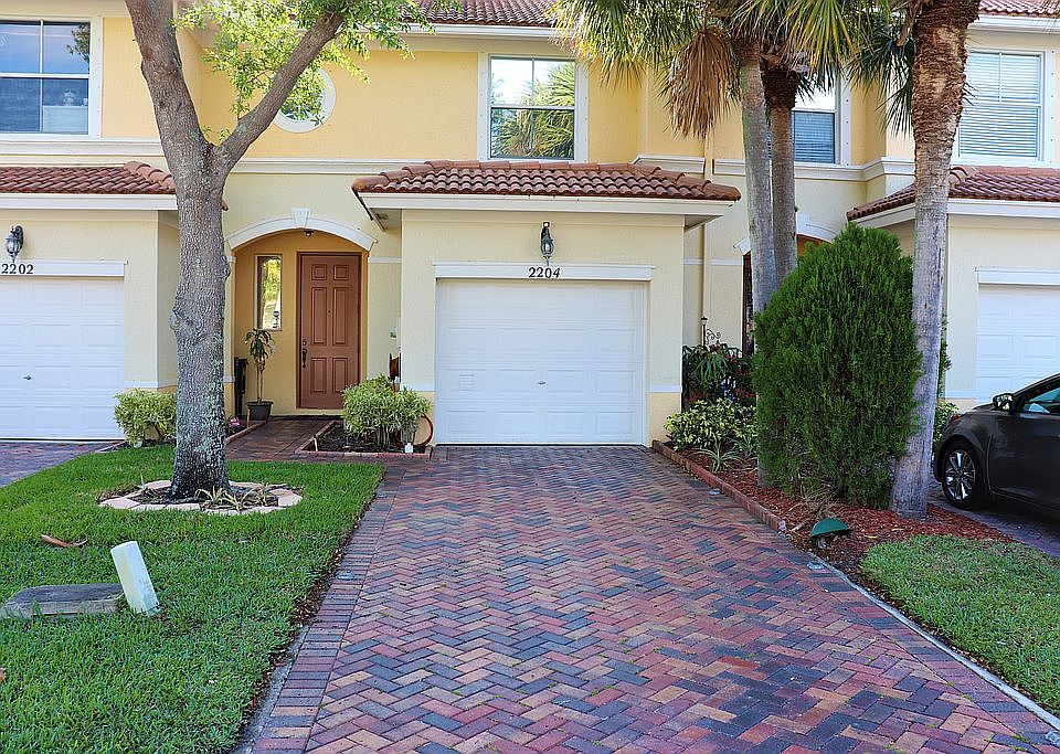 1st image of 2204 Seminole Palms Dr
