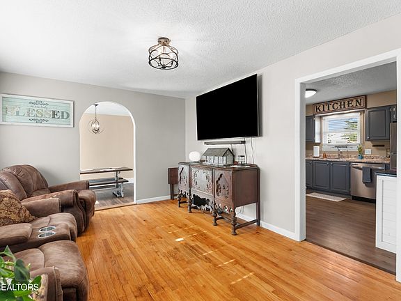5th image of 1723 Guy St