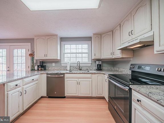 5th image of 1224 Washington Dr