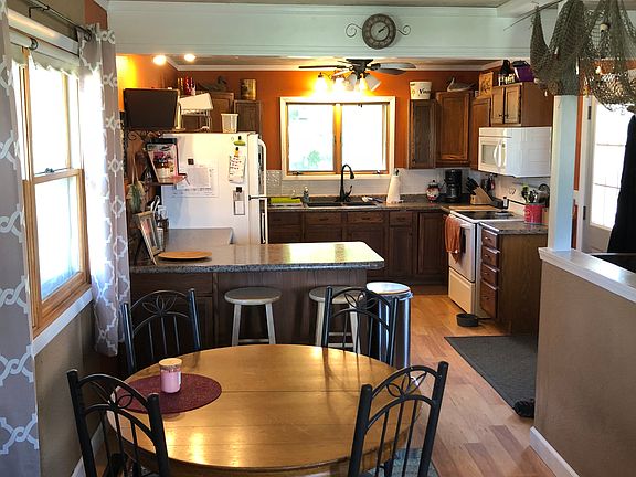 Dining room/kitchen