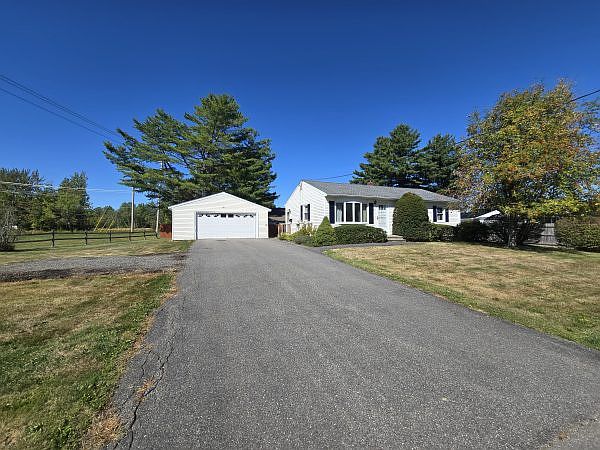 1st image of 21 Maid Marion Ln