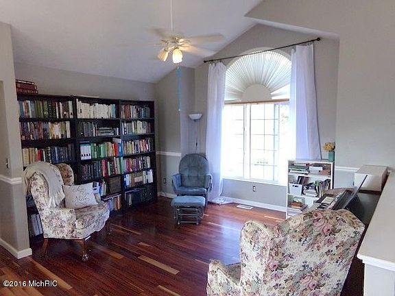 5th image of 701 Willow St