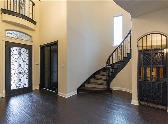 3rd image of 2625 Creekside Pl
