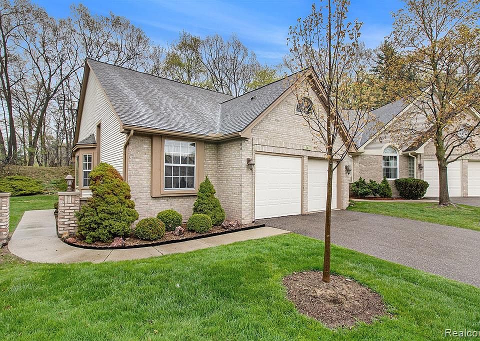 724 Leafy Hollow Ct, Fenton, MI 48430 Zillow
