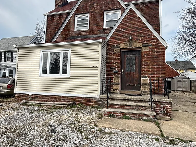 18603 Arrowhead Ave — Photo 3