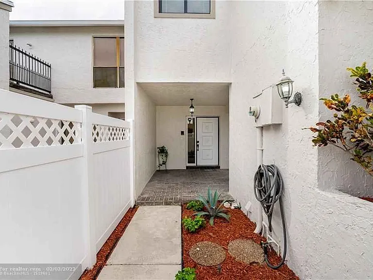 6744 Canary Palm Cir — Photo 3