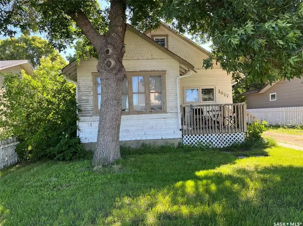 1027 7th AVENUE NE, Moose Jaw, SK S6H 1M9