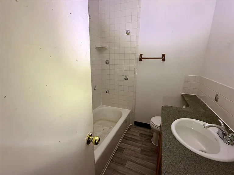 202 S Magnolia St — Photo 9