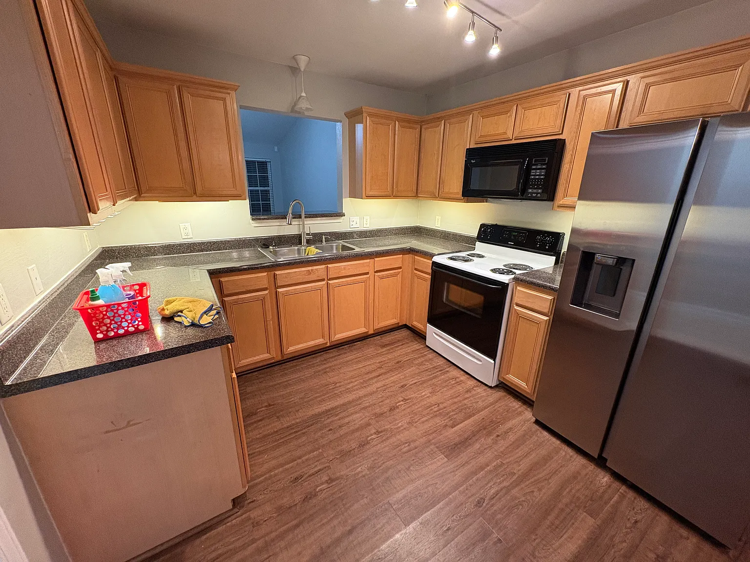 2 bed, 1180 sqft, $1,750 — Photo 3