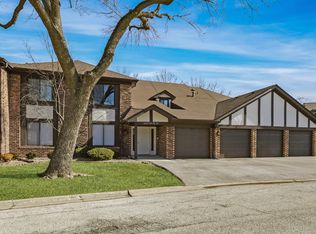 5835 Doe Cir #8, Westmont, IL 60559