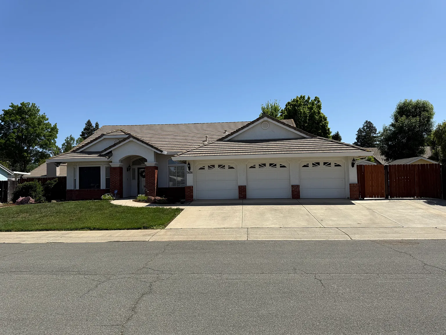 3436 Yorktown Dr photo 1