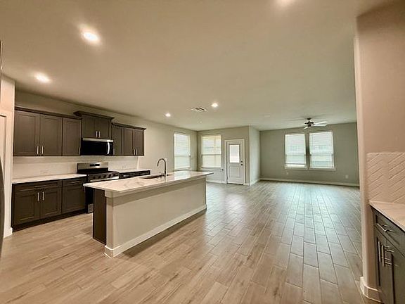 4th image of 2214 Somerset
