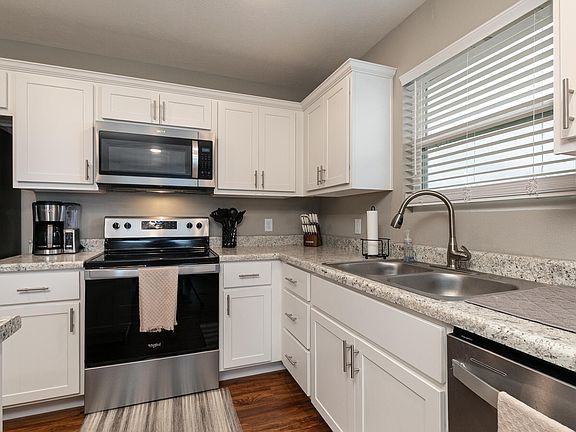 2nd image of 1537 S Olde Savannah Avenue