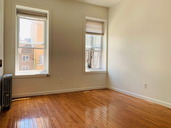 4th image of 1490 Gates Ave #3