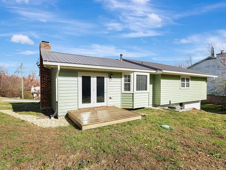 8102 Gladys Ln — Photo 25