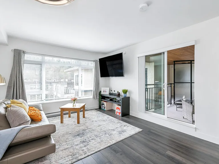 2525 Clarke St #502 — Photo 4