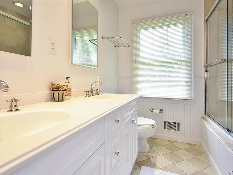 9 Franklin Ave — Photo 22