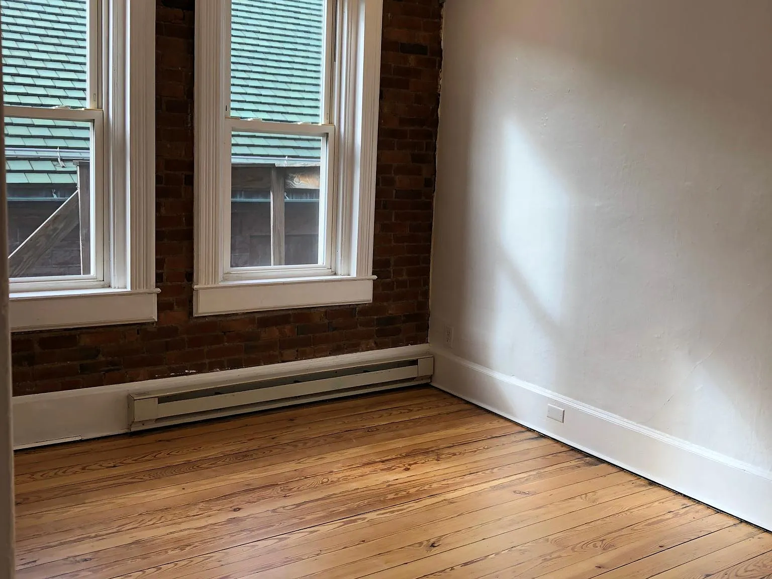 1 bed, 1000 sqft, $1,199 — Photo 2