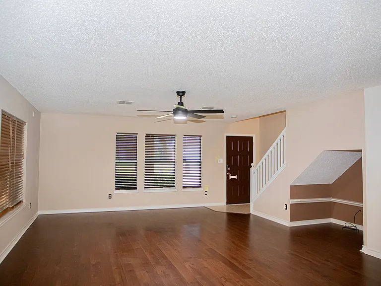 2201 Driskell Ln — Photo 3