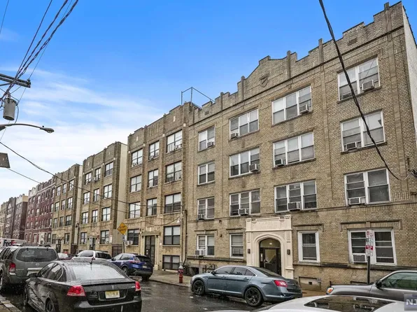 135 Van Wagenen Ave APT 4E, Jersey City, NJ 07306