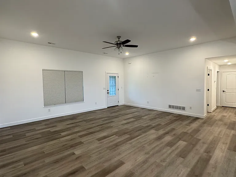 4680 Treaty Dr — Photo 3