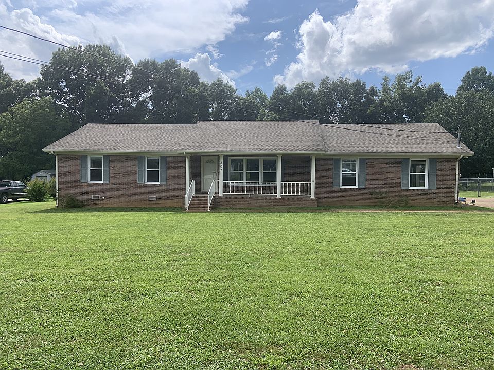 1st image of 207 Idle Dr