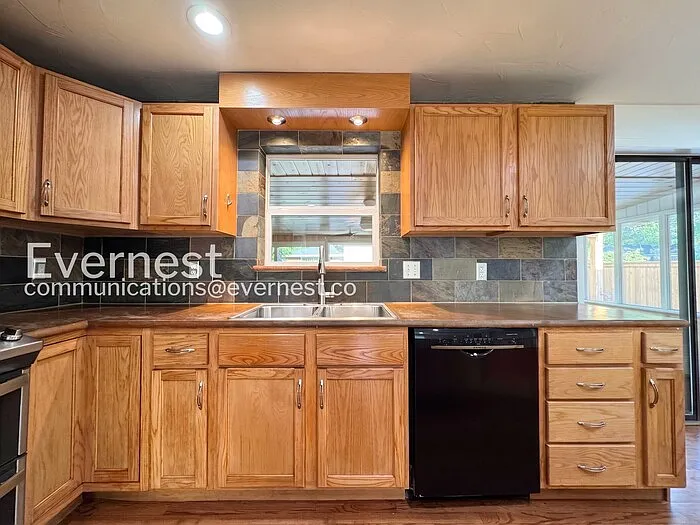 2605 Reed Ct — Photo 6