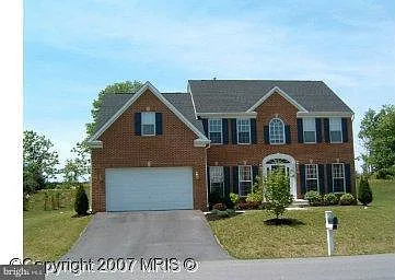 4 bed, 2.5 bath, 3677 sqft, $3,200 — Photo 1