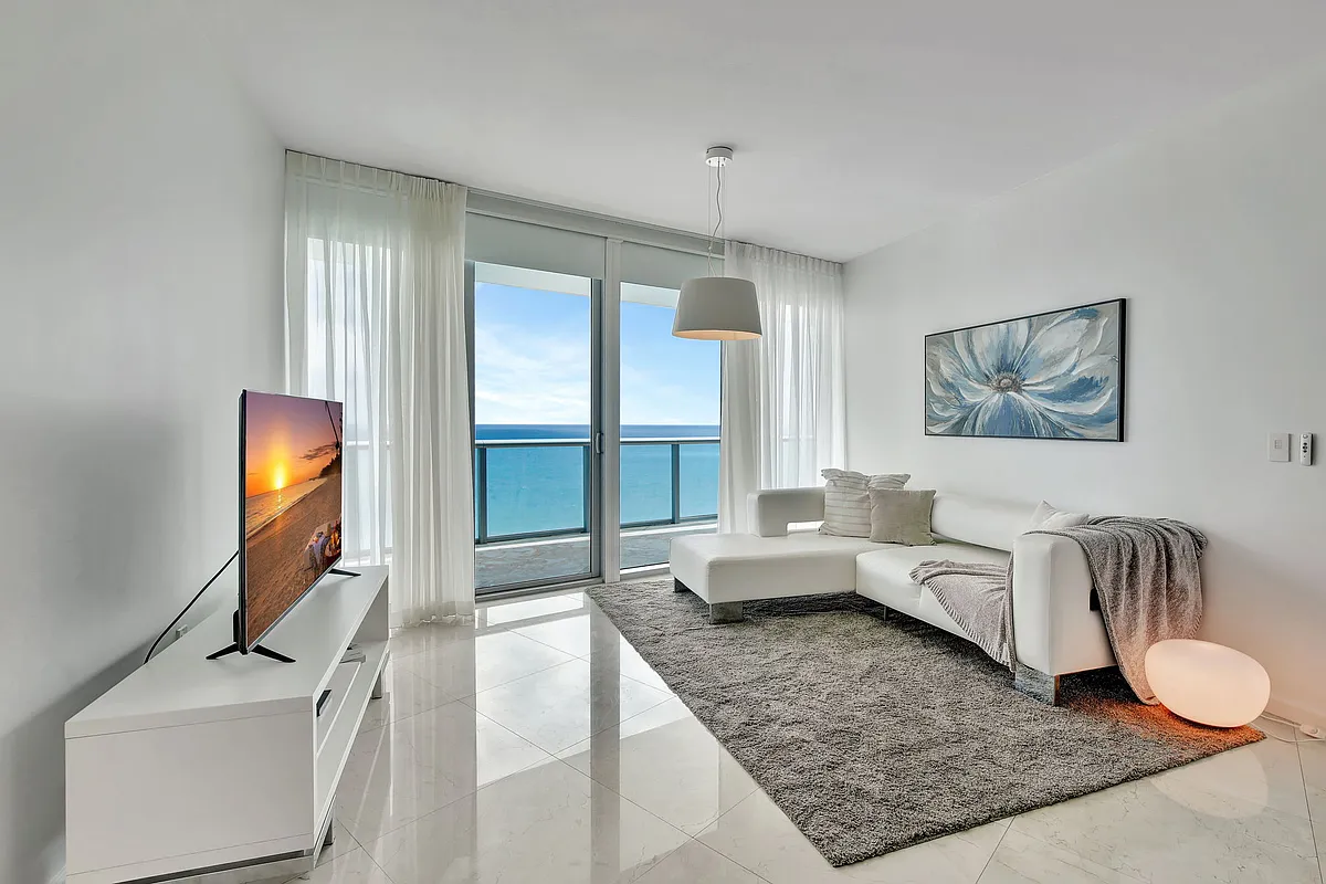Building Photo - 17001 Collins Ave #3702