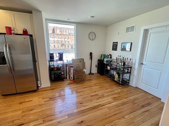 2nd image of 1659 N Randolph St Unit 2