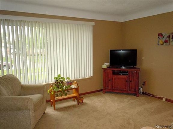 4th image of 3960 Katherine St